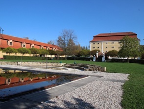 Hotel DV�R PEC�NOV